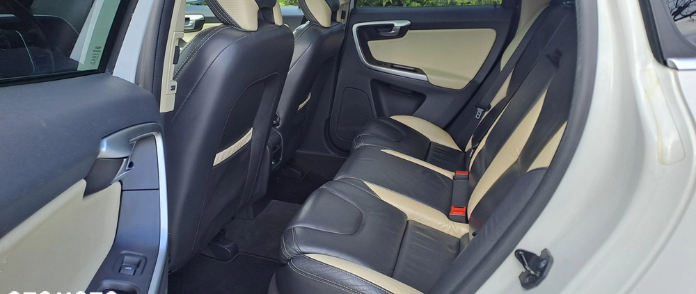 Volvo XC 60 cena 52900 przebieg: 207000, rok produkcji 2010 z Krosno małe 254